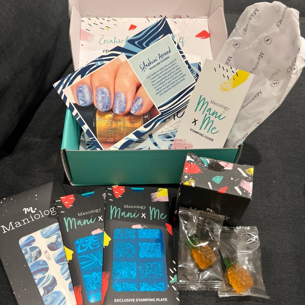 Maniology Mani x Me May 2022 Splashin Around Nail Kit